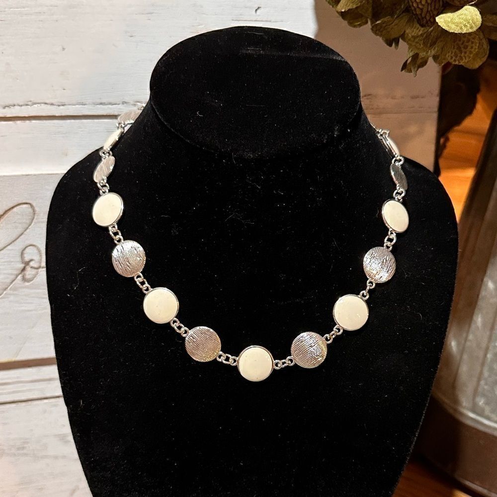 Gloria Vanderbilt Silver & White Disc Necklace 16” - Picture 2 of 4